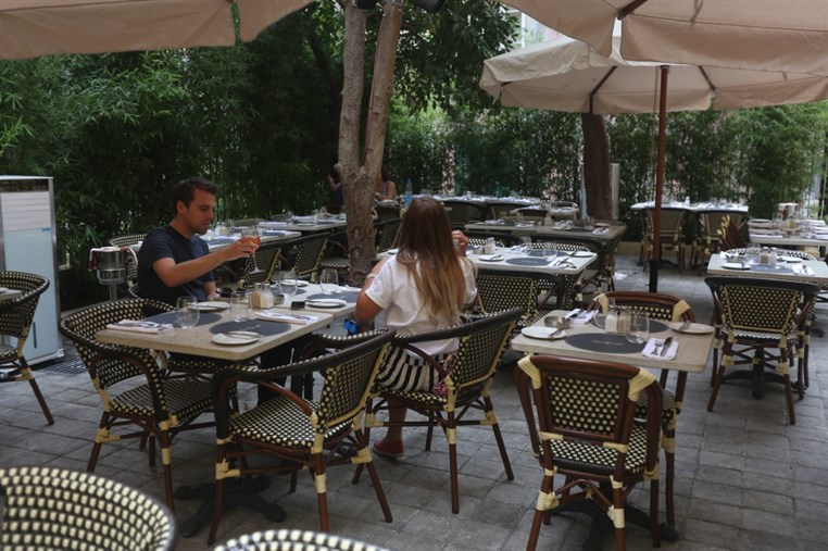 Les Fenetres Media Lunch
